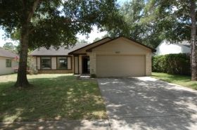 8003 Goldengrove Dr, Spring, TX 77379