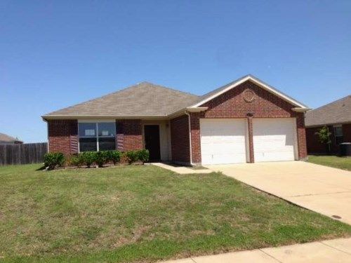 1512 Waters Edge Dr, Red Oak, TX 75154