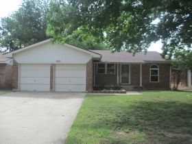 1103 E Willow Place, Yukon, OK 73099