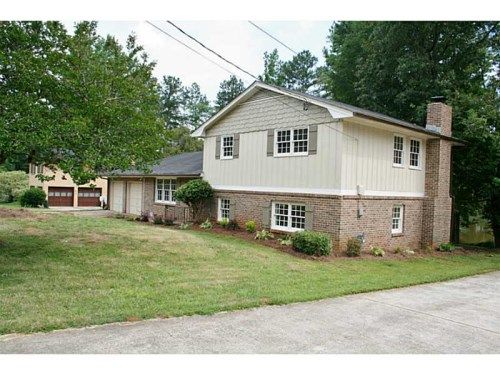 571 Fond Du Lac Drive, Stone Mountain, GA 30088