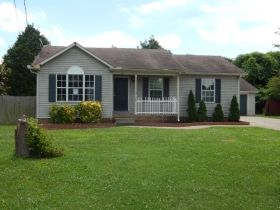 404 Independence Ct, La Vergne, TN 37086