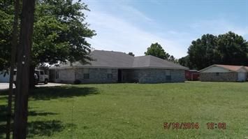 2907 S Garland St, Decatur, TX 76234