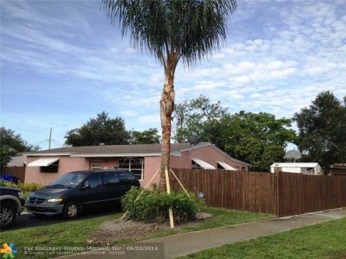 1230 NW 71ST TER, Hollywood, FL 33024