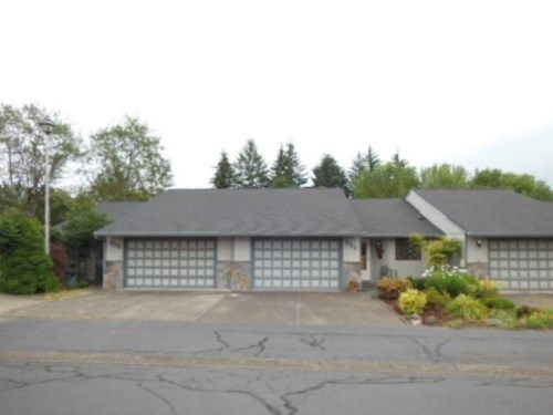 910 NW Summerwood Drive, Mcminnville, OR 97128