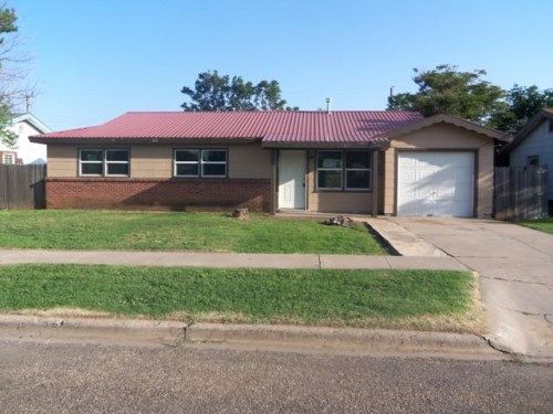 1111 Thunderbird Dr, Plainview, TX 79072