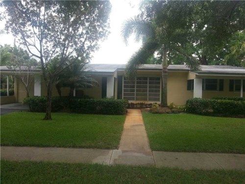 911 W COUNTRY CLUB CR, Fort Lauderdale, FL 33317