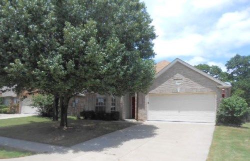 549 Oakbrook Dr, Burleson, TX 76028