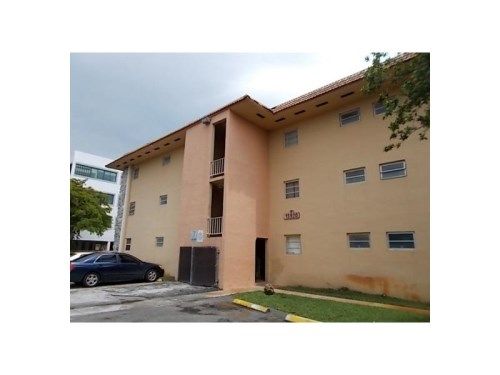 13920 LAKE PLACID CT # B15, Hialeah, FL 33014