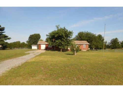 404 Dacus Dr, Sikeston, MO 63801