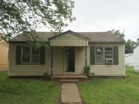 1106 N 12th St, Enid, OK 73701