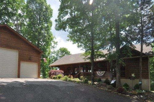 696 Mallard Pointe Rd., Byrdstown, TN 38549