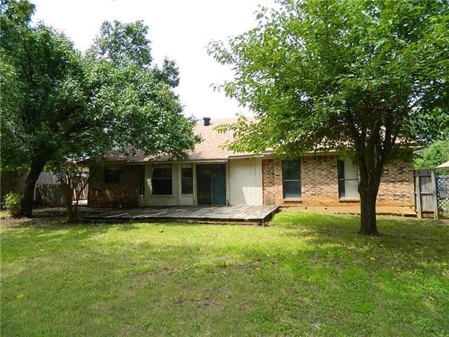 305 S Walnut Creek Dr, Mansfield, TX 76063