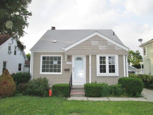 22309 Maple St, Saint Clair Shores, MI 48081