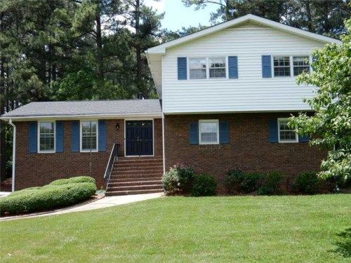 532 Club View Drive, Lawrenceville, GA 30043