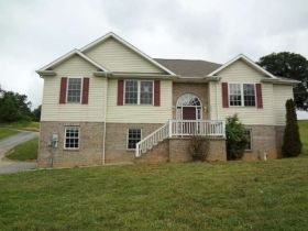 1800 Brook Hollow Rd, Johnson City, TN 37604