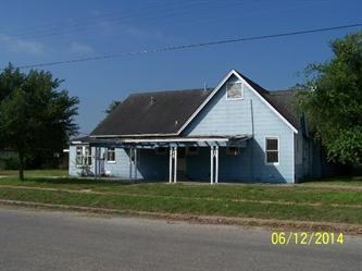 503 S Bee Avenue, Mathis, TX 78368