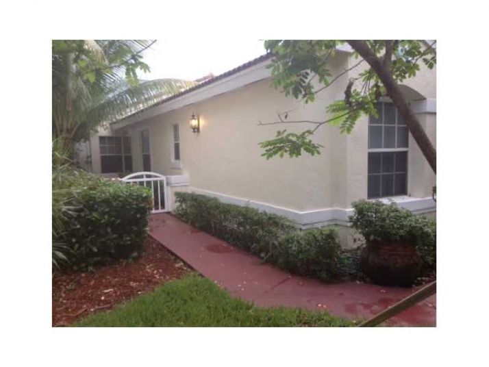 922 OPAL TE, Fort Lauderdale, FL 33326