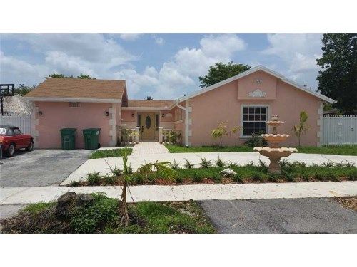 19562 NW 60TH CT, Hialeah, FL 33015