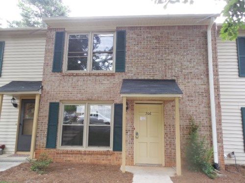 706 Longleaf Dr, Lawrenceville, GA 30046