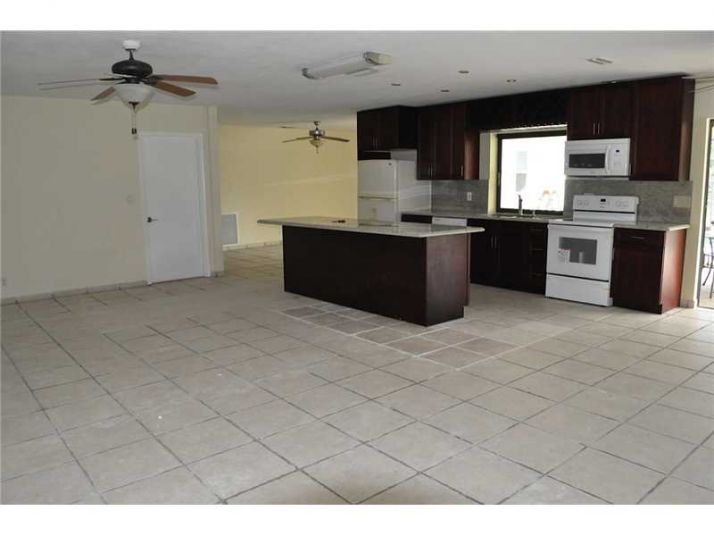 10690 NW 20TH CT, Fort Lauderdale, FL 33322