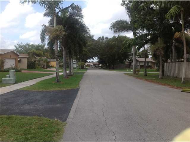 1730 NW 87TH AV, Hollywood, FL 33024