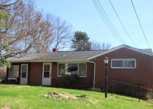 289 Ewings Mill Rd, Coraopolis, PA 15108