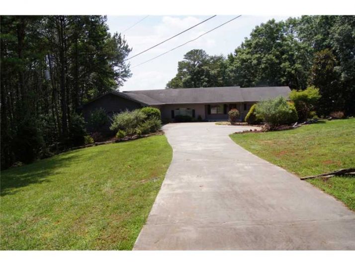 882 Calhoun Road, Dahlonega, GA 30533