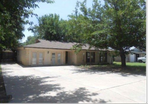 716 James St, Azle, TX 76020