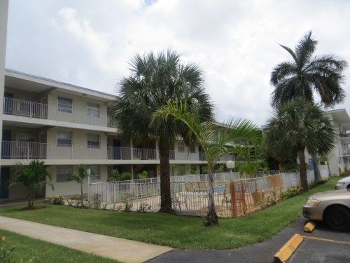 1100 NE 1st Ct Apt 116, Hallandale, FL 33009