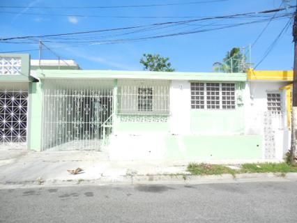 1034 4 St Jose Severo Quinones, Carolina, PR 00985