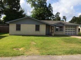 725 W Park St, Vidor, TX 77662