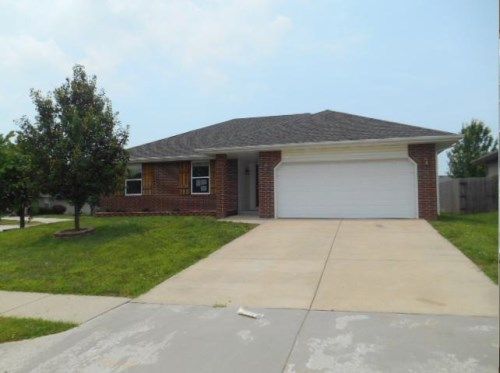 847 S Hazelnut Ave, Springfield, MO 65802