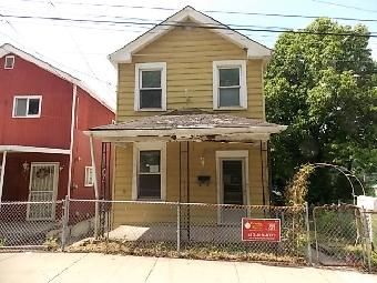 917 Locust St, Braddock, PA 15104