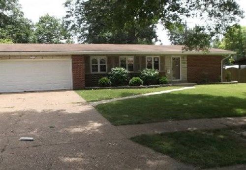 2350 Stirrup Ln, Florissant, MO 63033