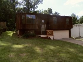 841 Country Haven Dr, Imperial, MO 63052