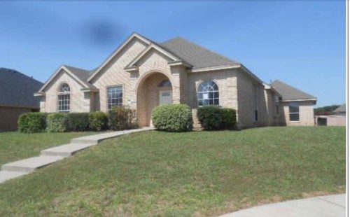 824 Fox Glen Cir, Lancaster, TX 75146