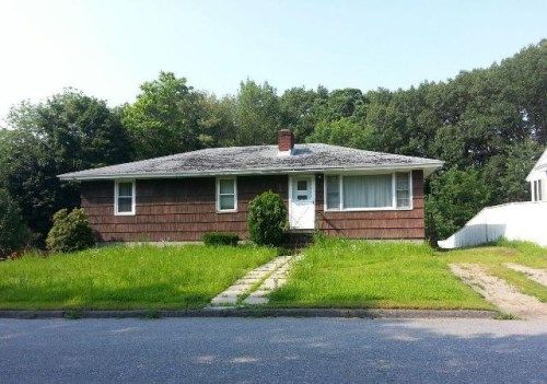 18 Beresford St, Lawrence, MA 01843