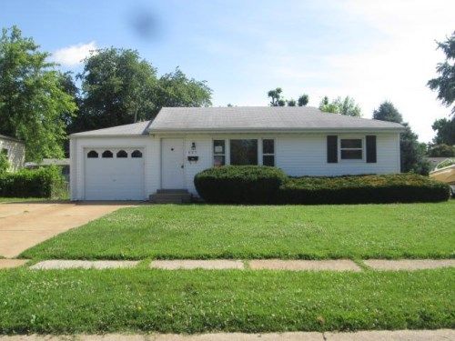 805 Florland Dr, Florissant, MO 63031