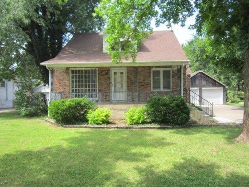 633 W Jackson St, Marshfield, MO 65706