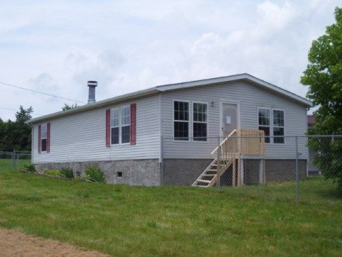 2849 Pinecrest Rd, Jacksboro, TN 37757