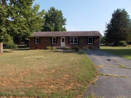 608 Alan Dr, Yadkinville, NC 27055