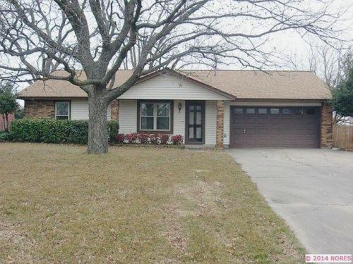 304 Peak Circle, Wagoner, OK 74467