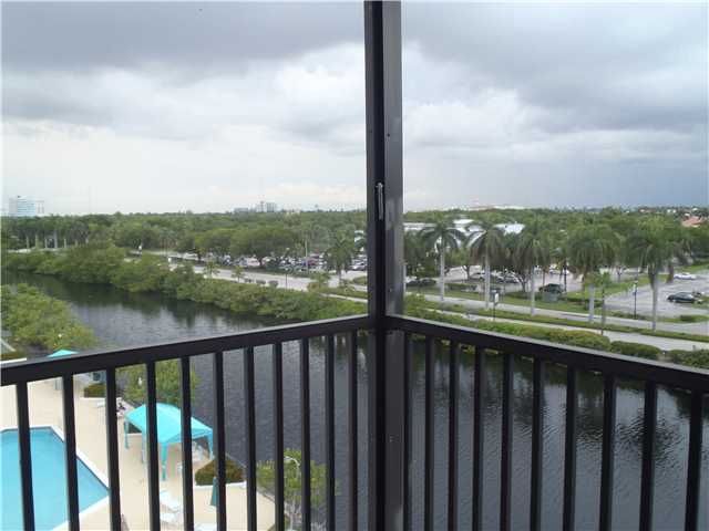 3475 N Country Club Dr # 619, Miami, FL 33180