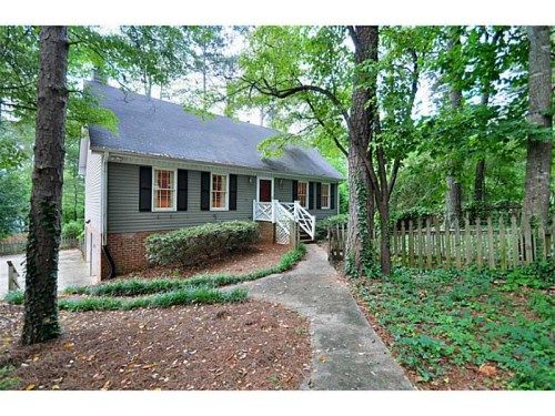 2116 Kinridge Road, Marietta, GA 30062