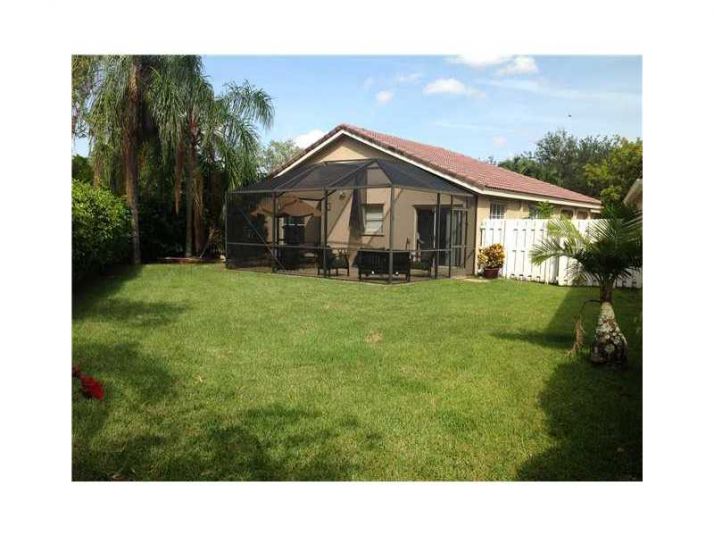 18355 NW 6 CT, Hollywood, FL 33029