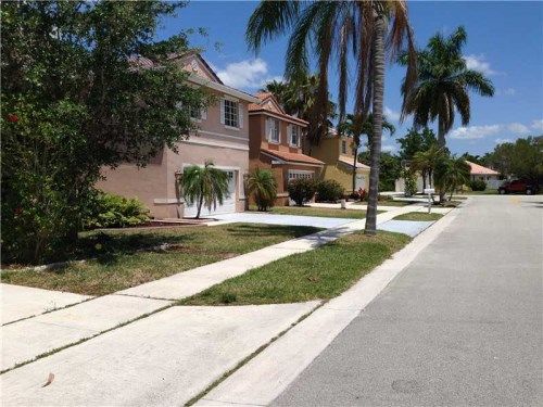 1050 NW 188 AV, Hollywood, FL 33029