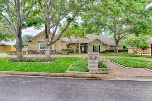 1114 Country Club Court, Mansfield, TX 76063