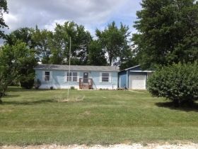 103 East Kamp Street, Bellflower, MO 63333