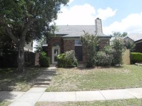 4216 Phoenix Dr, Carrollton, TX 75010