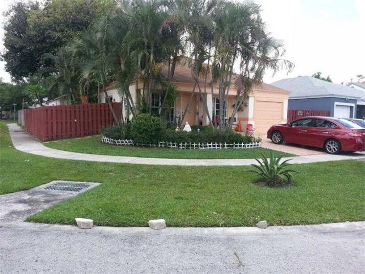 1101 SW 85 AV, Hollywood, FL 33025